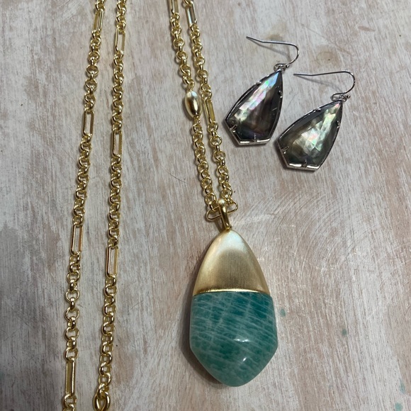 Kendra Scott necklace - Picture 2 of 2